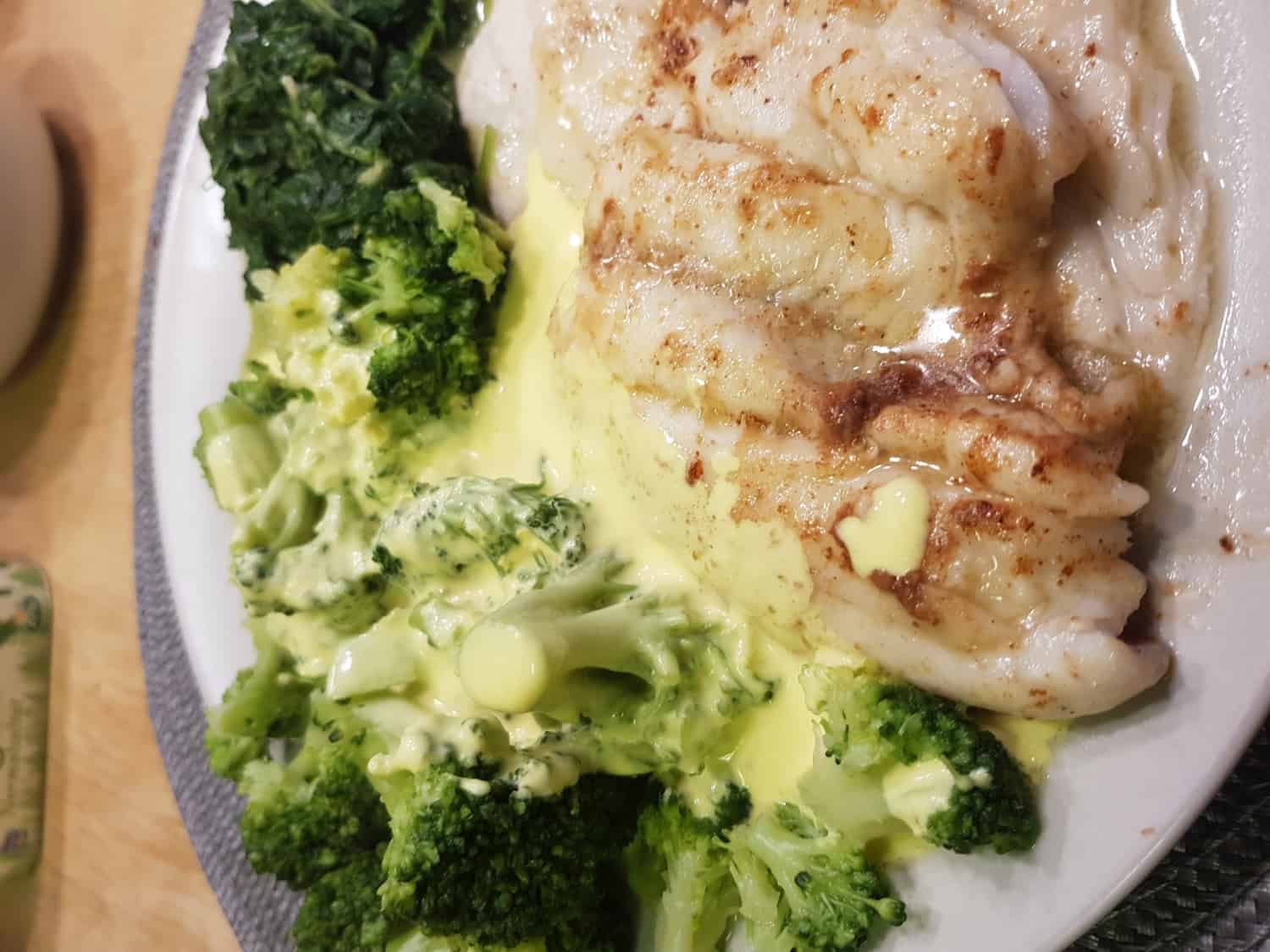 Smörstekt rödspätta med en varm citronsås. Smörstekt rödspätta med en varm citronsås.